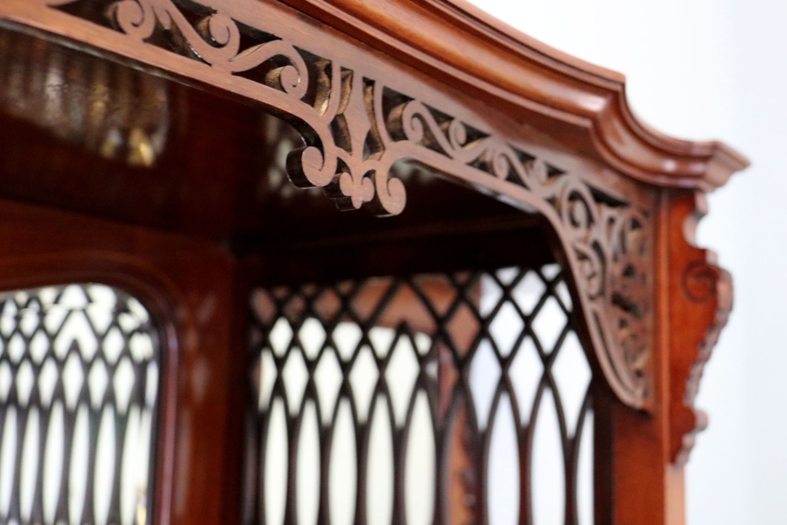 995.0 A Lovely Late 19th Century Inlaid Mahogany Cabinet. photo