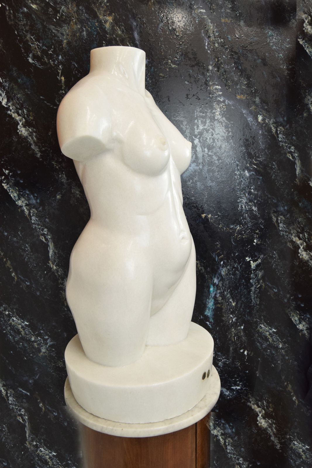 photo furniture David Kemp   A Solid Mystery White Marble Three Quarter Bust Of A Female Torso