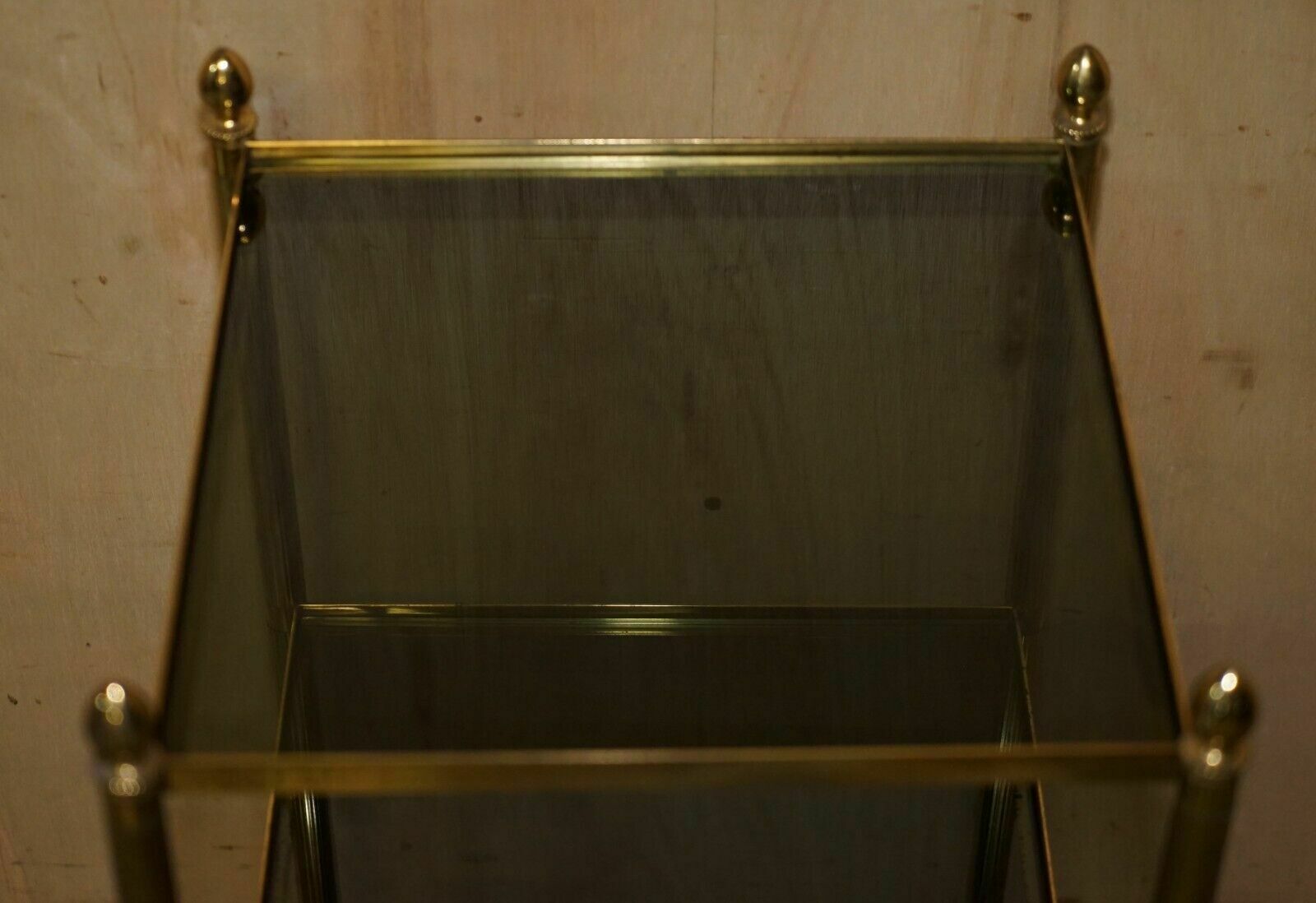 photo vintage Fine Pair Of Mid Century Modern Brass And Smoked Glass Three Tier Etagere Tables