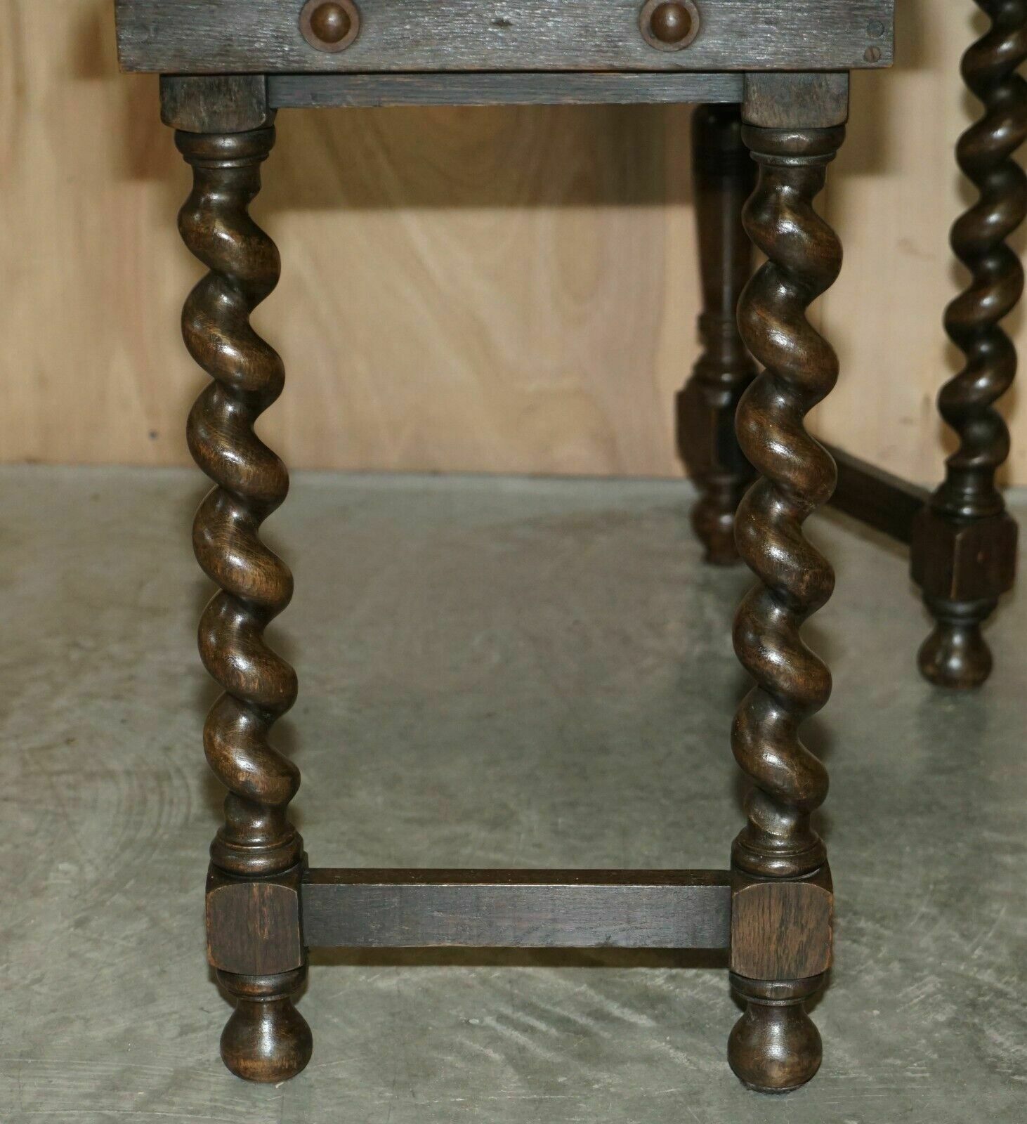 photo vintage Rare & Collectable Antique Jacobean Revival Barley Twist Leg English Hunt Table