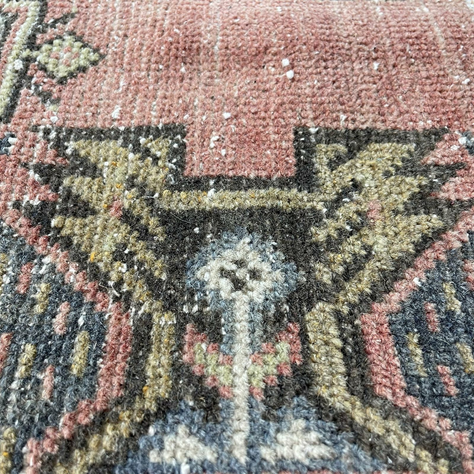 Traditional Turkish Anatolian Rug , Vintage Anatolian Turkish Rug 99 X 52 Cm photo furniture