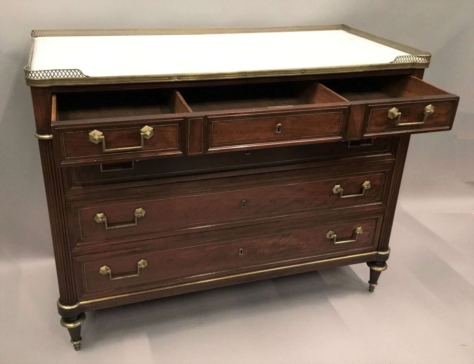 Late C18th Louis XVI Neoclassical Figured Mahogany Commode photo vinterior