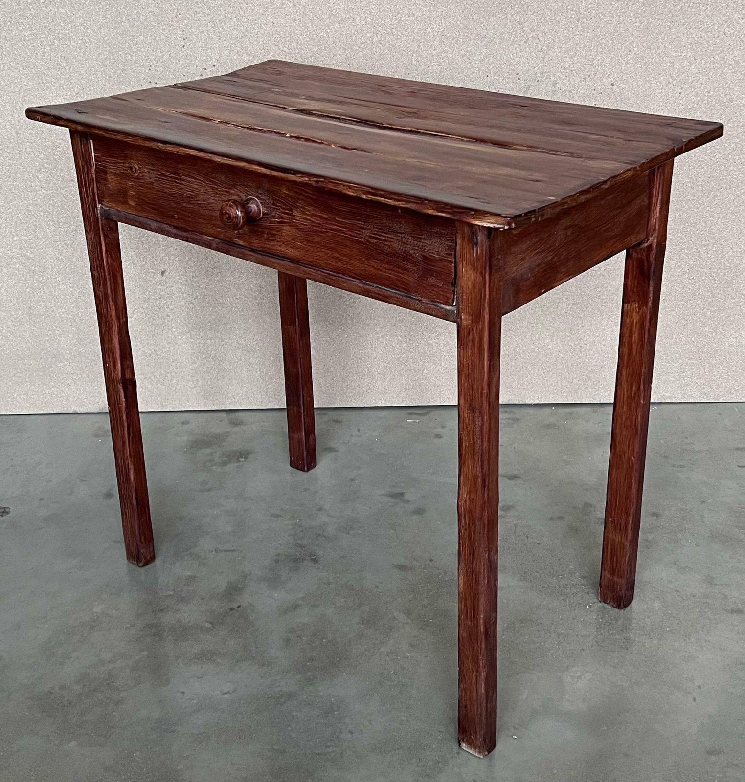 Table d'appoint Mobila de style campagne espagnole avec tiroir photo vintage