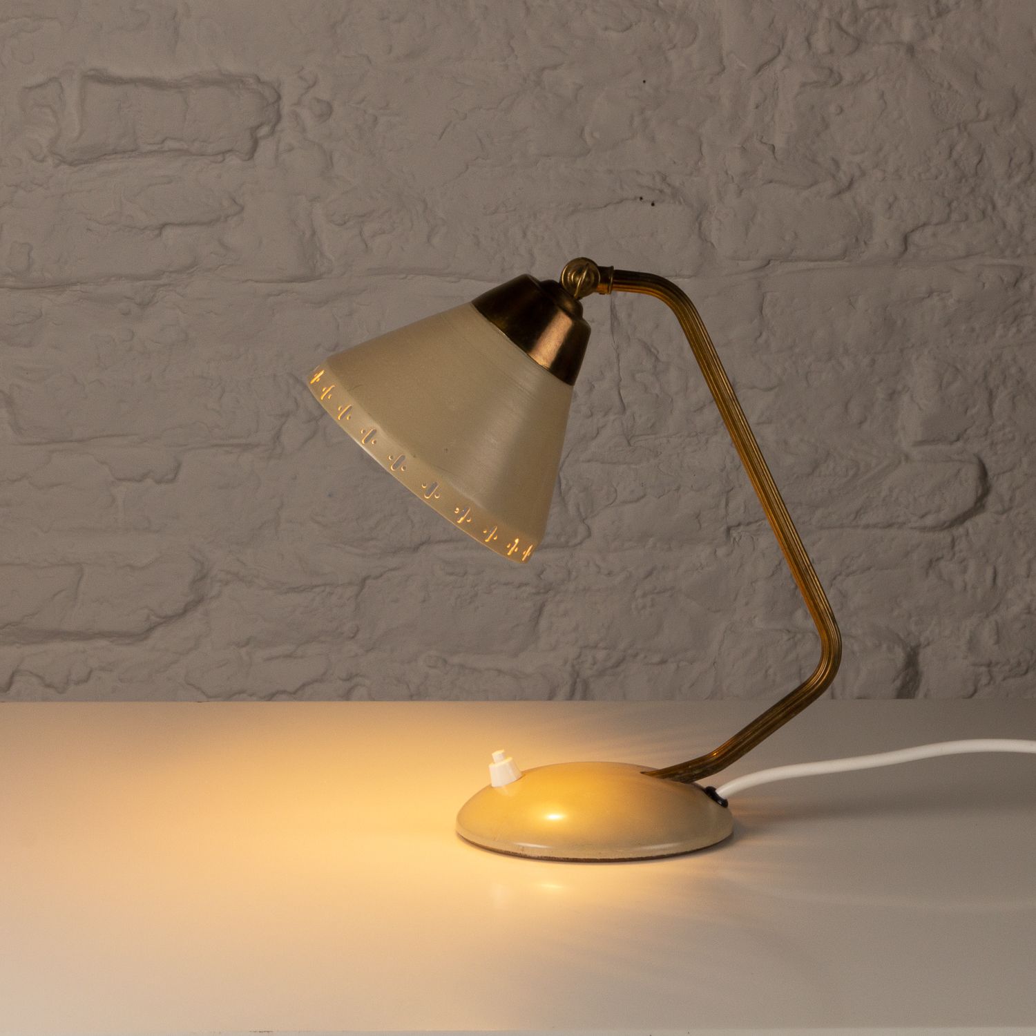Cream And Brass Gooseneck Desk Lamp By Erik Wärnå For Ewå Värnamo, Sweden, 1950s