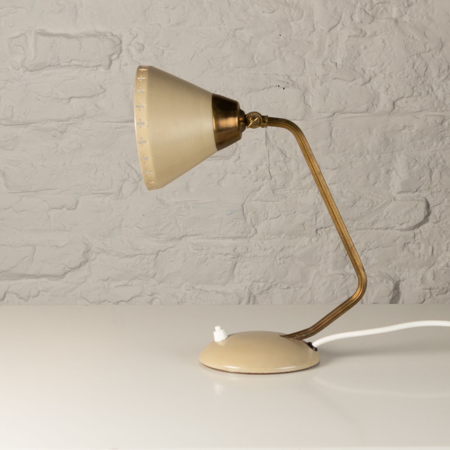 Cream And Brass Gooseneck Desk Lamp By Erik Wärnå For Ewå Värnamo, Sweden, 1950s photo 345.0