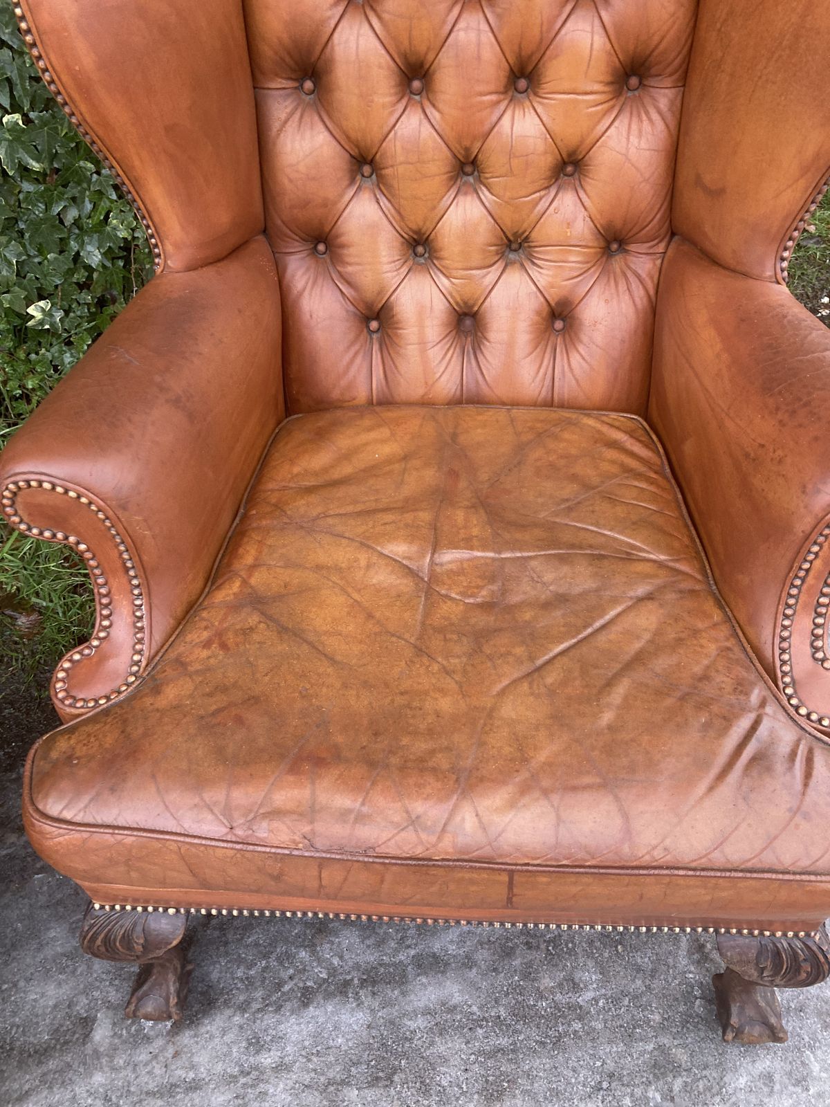 photo vinterior Leather Wing Back Chair