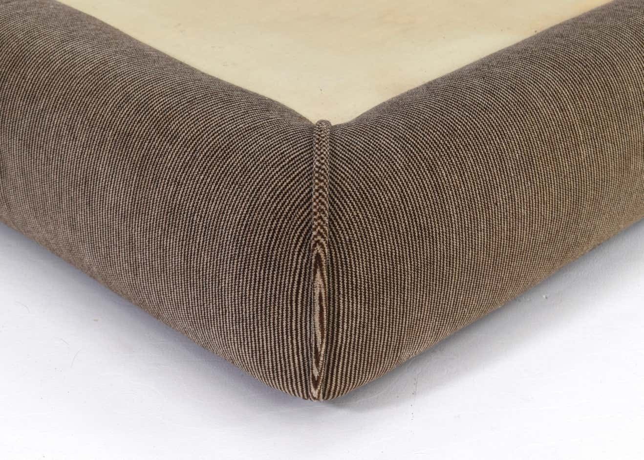 Furniture Mario Bellini Le Mura Daybed In Original Mohair Velvet, Italy, 1972 photo