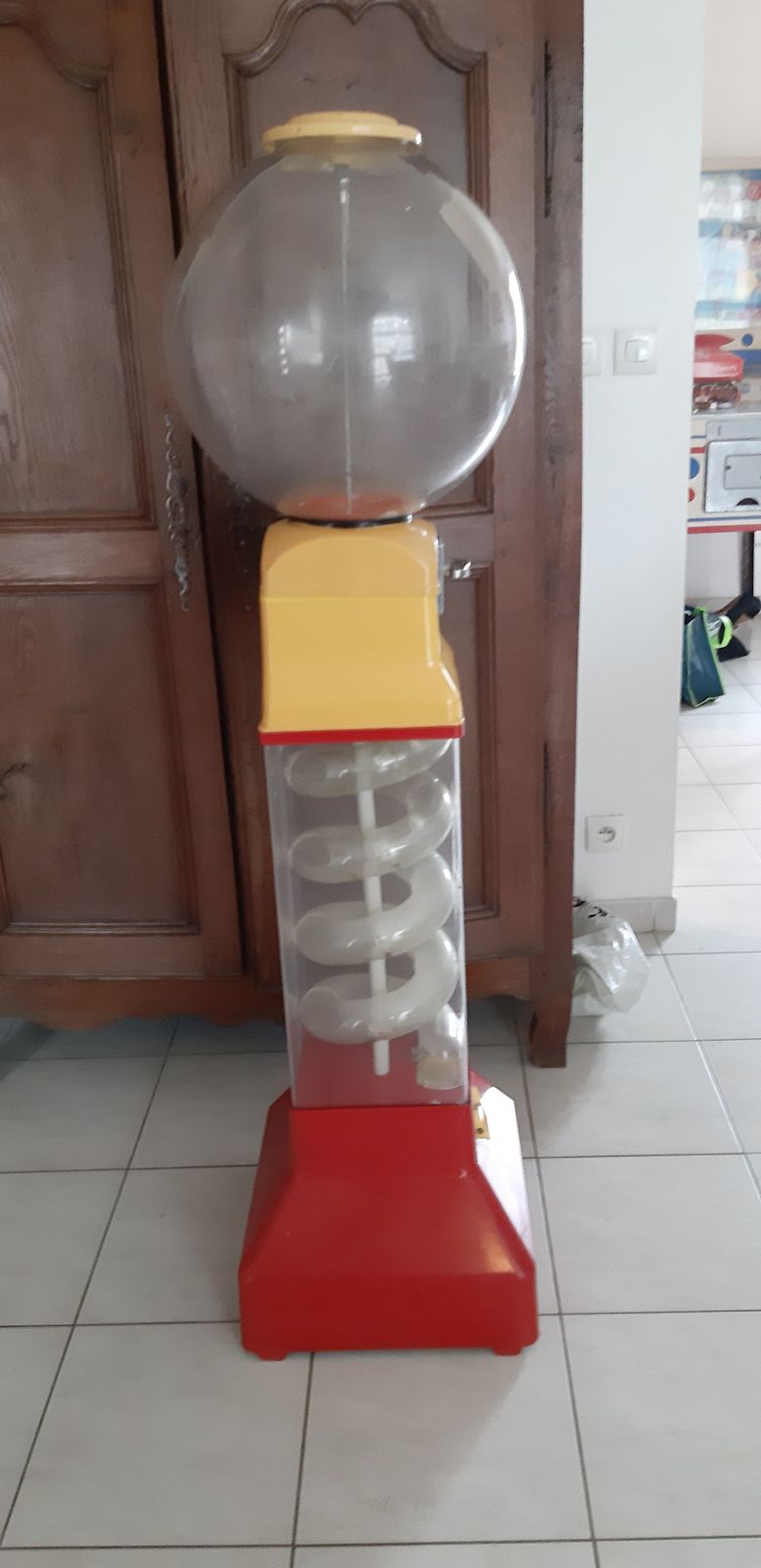 Fairground Bubble Gum Candy Dispenser photo vinterior