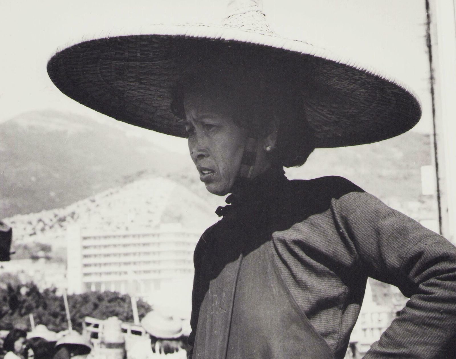 Hanna Seidel Hong Kong, Woman, Street, Black And White Photography, 1960s photo furniture