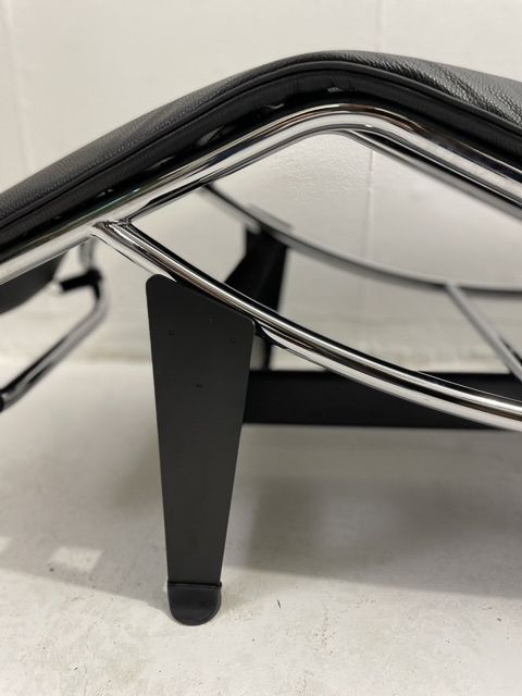 Mid Century Modern Black "Lc4 Corbusier" Lounge Chair For Cassina photo 4670.0