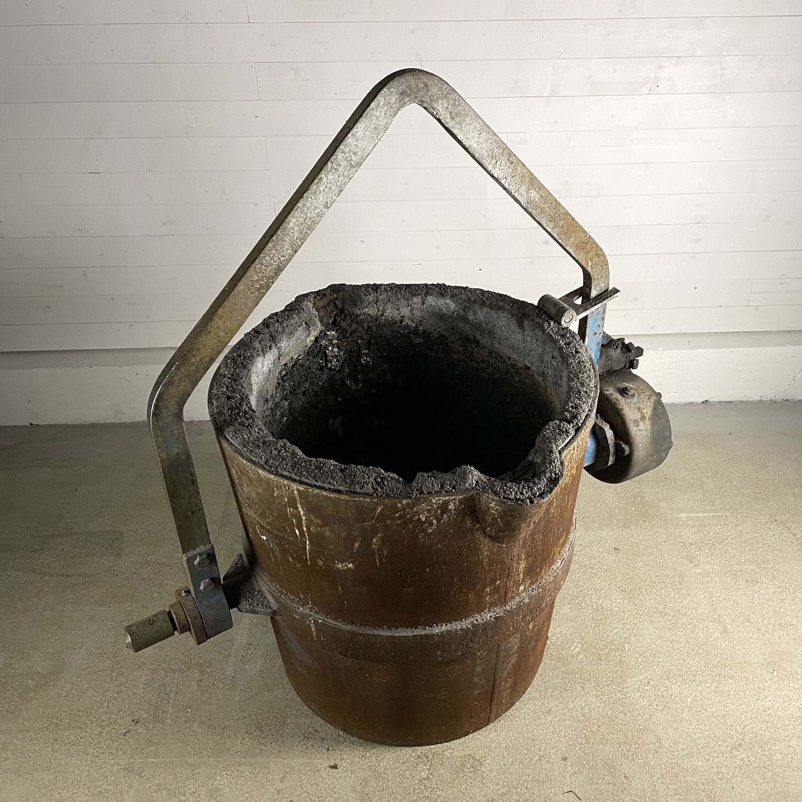 Large Reclaimed Industrial Foundry Pouring Pot Planter photo for sale