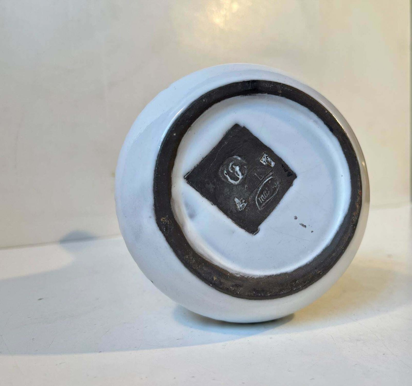Mari Simmulson Black & White Ceramic Vase 'Mars', Upsala Ekeby 1960s photo vinterior