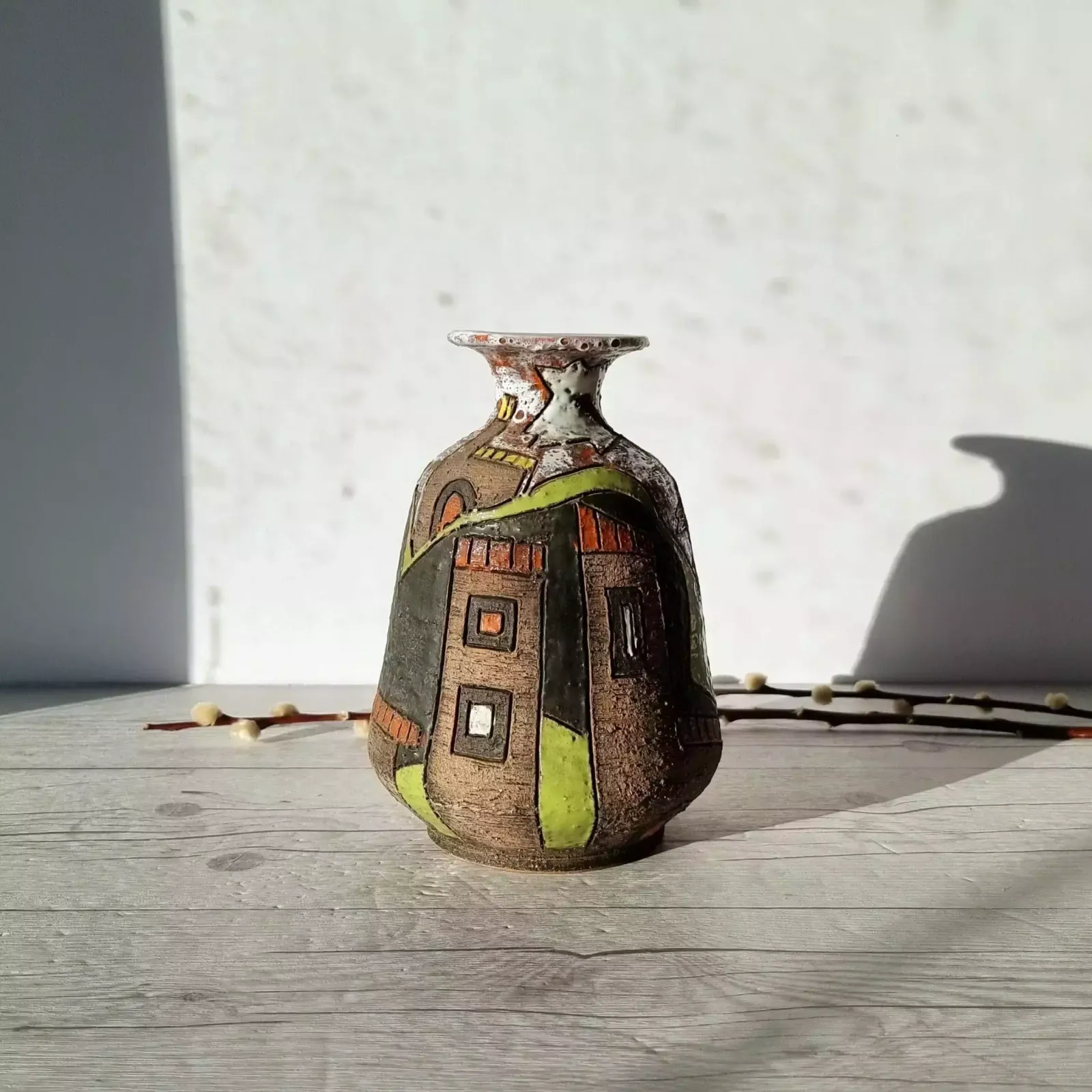 photo furniture Fratelli Fanciullacci, Stylised Town Series, Sgraffito On Clay, Gloss And Lava Glaze Décor Vase