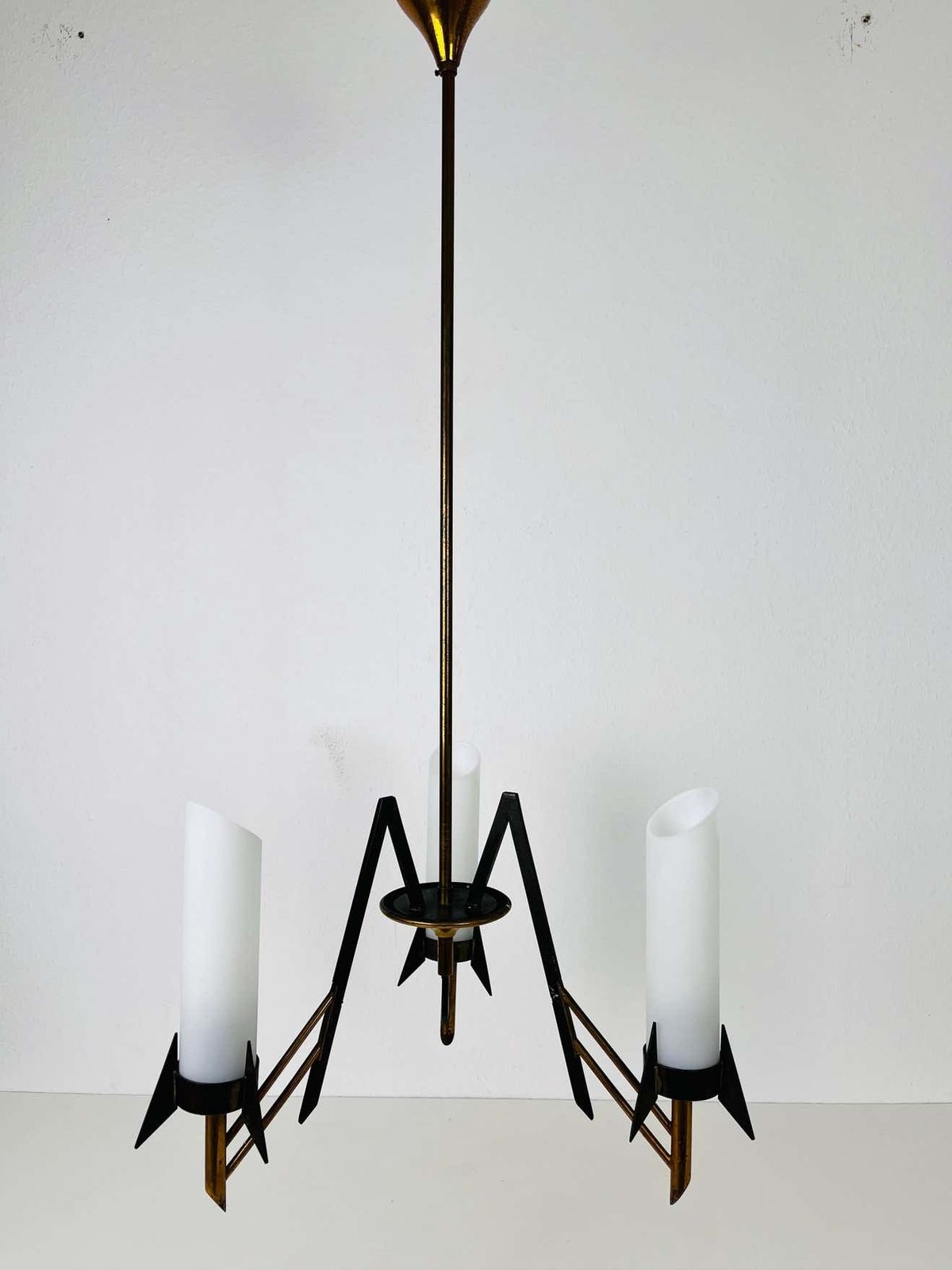 Italiaanse Mid Century Hanglamp Met Messing En Opaalwit Glas, 3 Armen, Ca. Jaren 1960 photo furniture