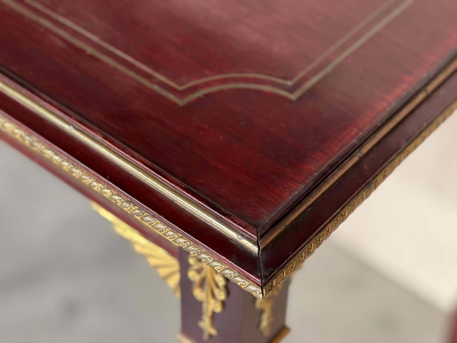 Table basse ou table d'appoint rectangulaire de style Empire, fin du XIXe siècle, dans le style de François Linke photo buy