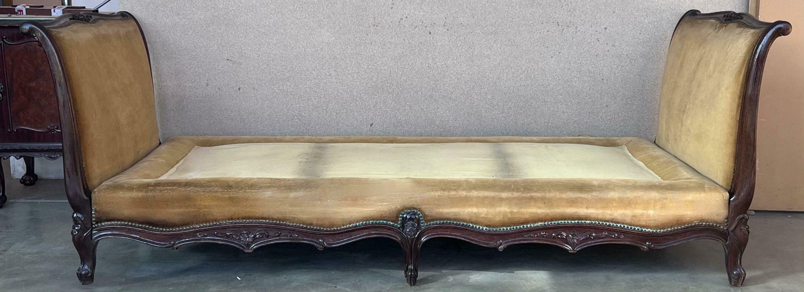 Méridienne en noyer sculpté d'époque Louis XV, France, XIXe siècle photo furniture