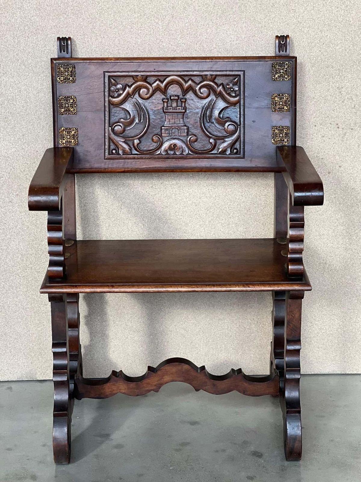 Fauteuils d'autel coloniaux espagnols sculptés, siège et dossier en bois, XIXe siècle photo furniture