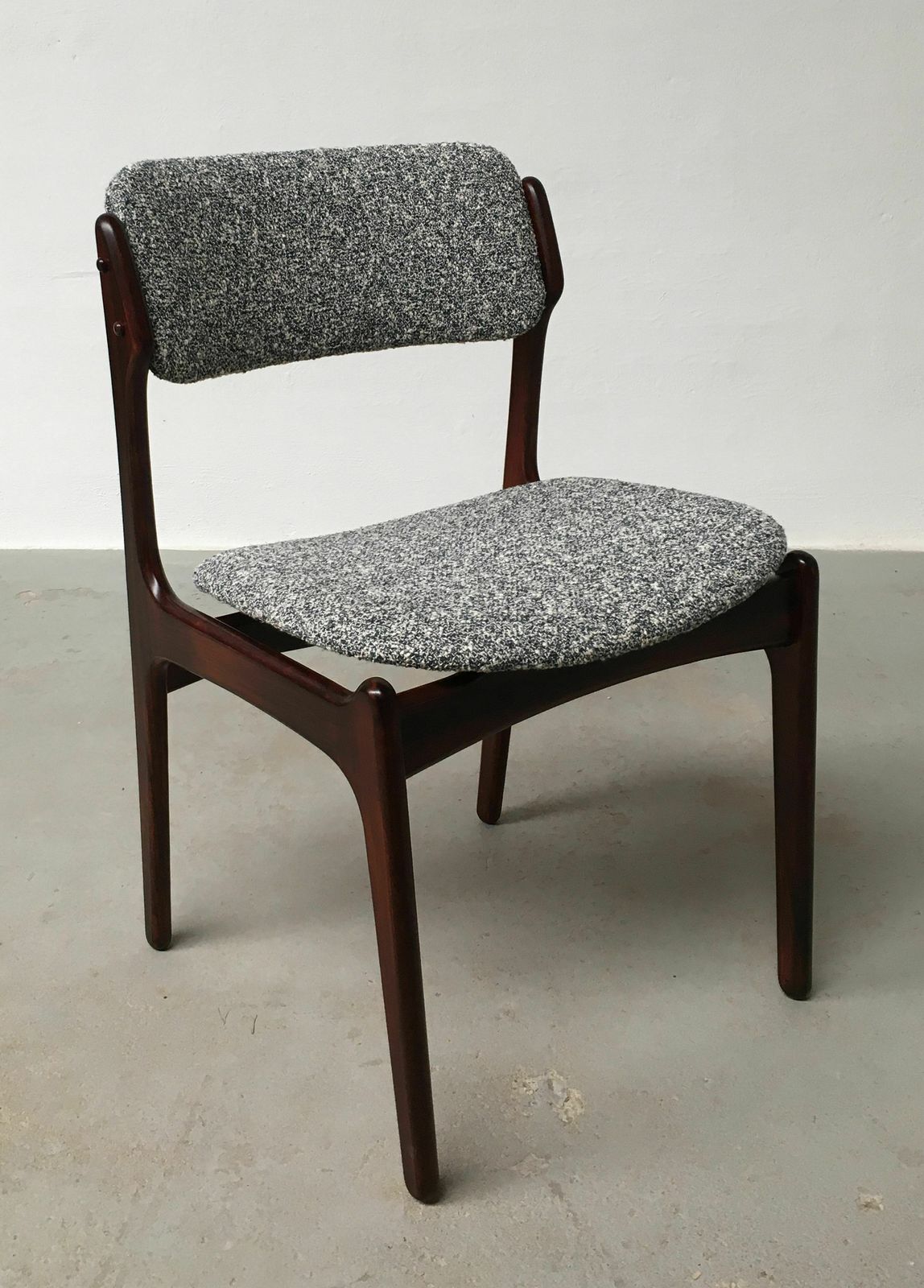 photo vinterior Erik Buch Set Of Ten Fully Restored Rosewood Dining Chairs Inc Custom Upholstery 1960's