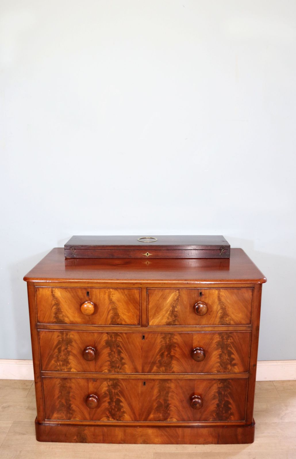 Lovely Mahogany Gun Case Bears The Label Williams & Powell Of Liverpool. photo vinterior