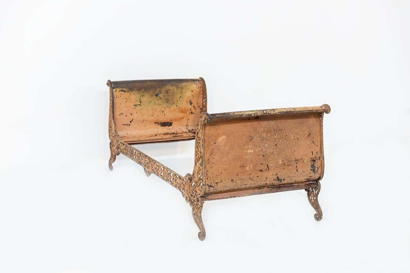 Furniture Industrial Chic Antique Single Bed In Wrought Iron photo