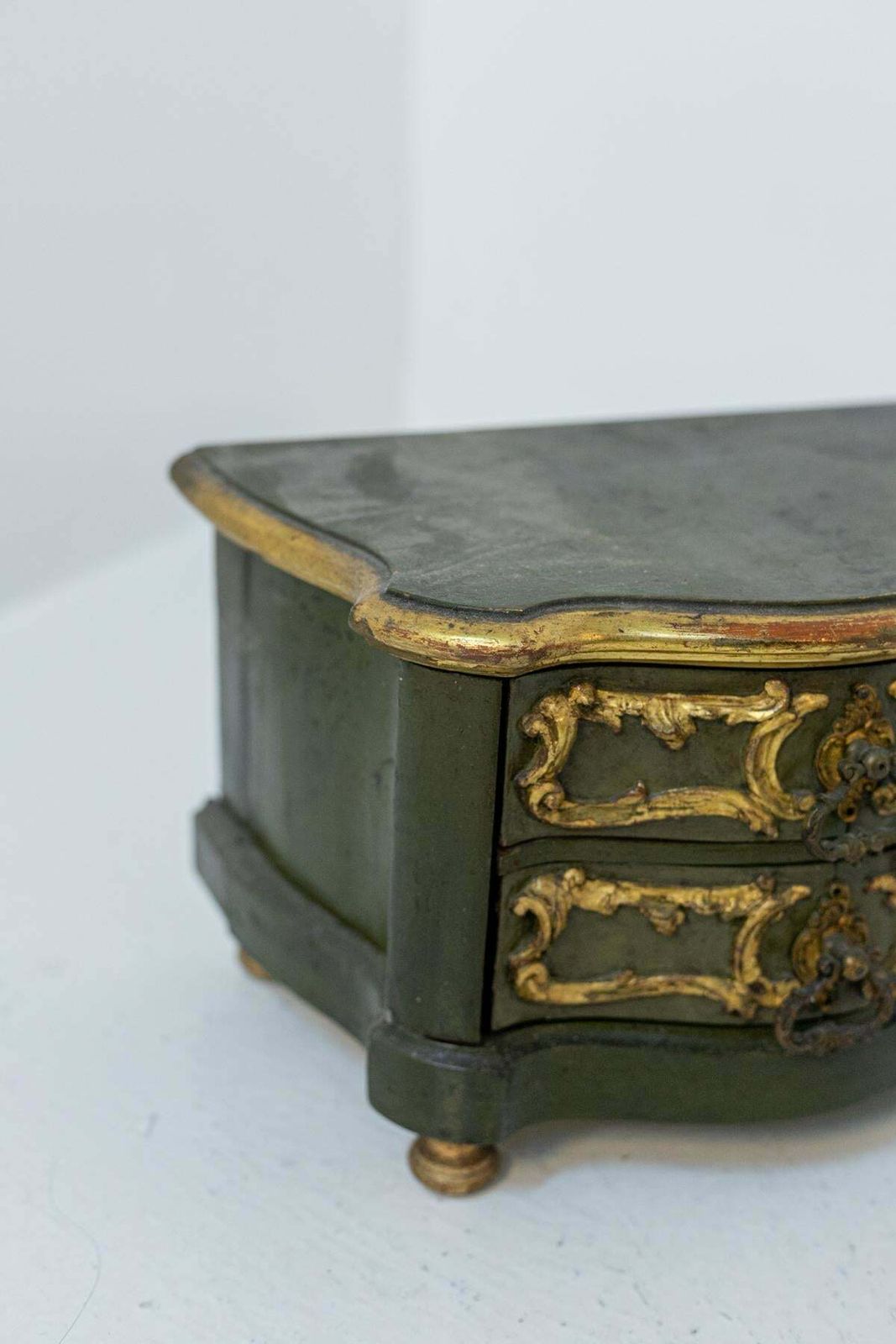 4883.0 Pair Of Vintage Gold Lacquered Wood Jewel Boxes photo