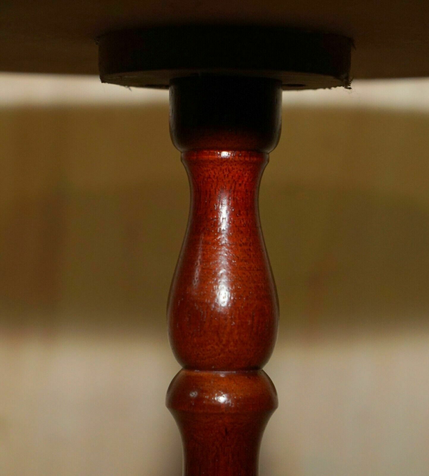 Large Vintage Beech Pie Crust Edge Green Leather Tripod Side End Lamp Wine Table photo vinterior