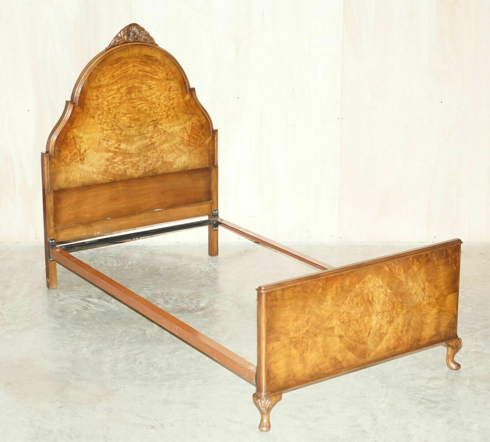 Stunning Circa 1900 Burr Walnut English Bedstead Frame Part Suite Queen Anne Hb