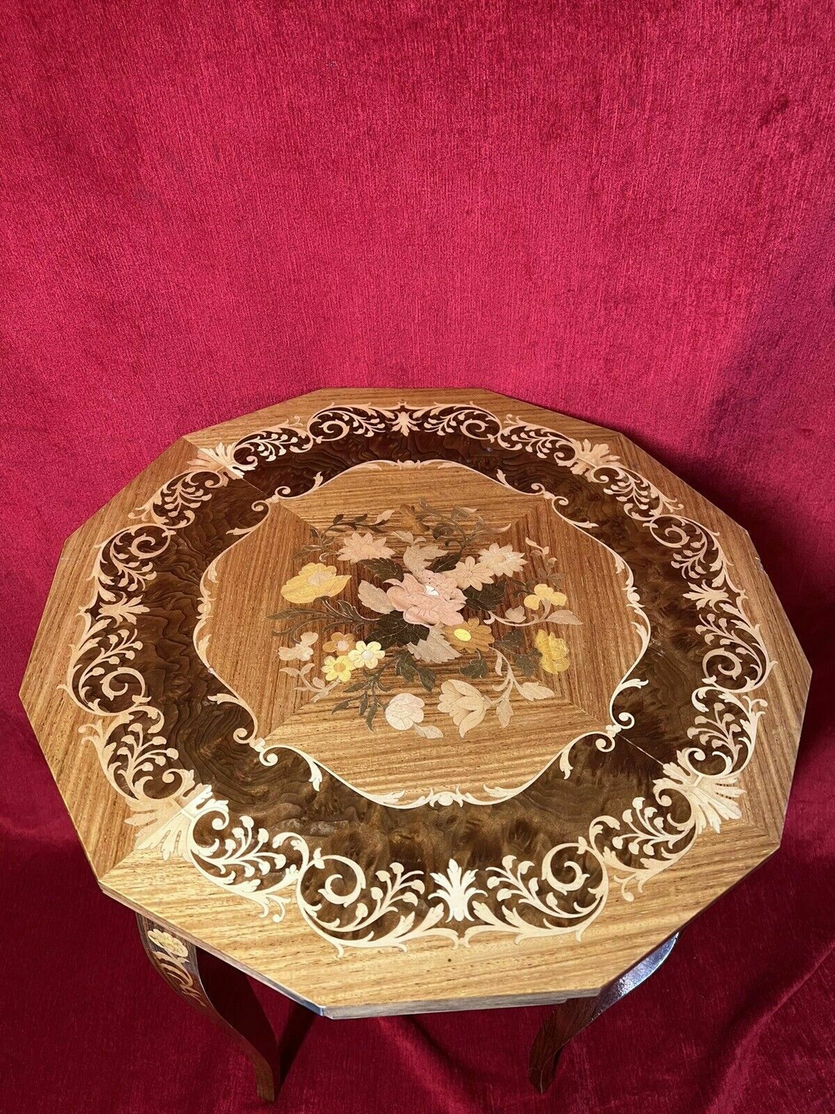 photo vinterior Italian Satinwood With Marquetry Floral Bouquet Inlaid Musical Table