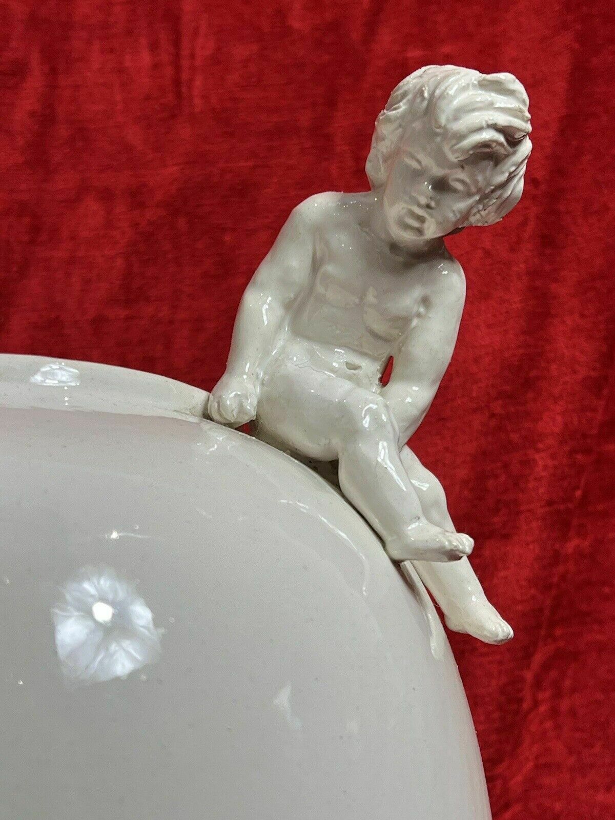 photo vintage Wonderful Large French Porcelain Vase With Trio Of Putti