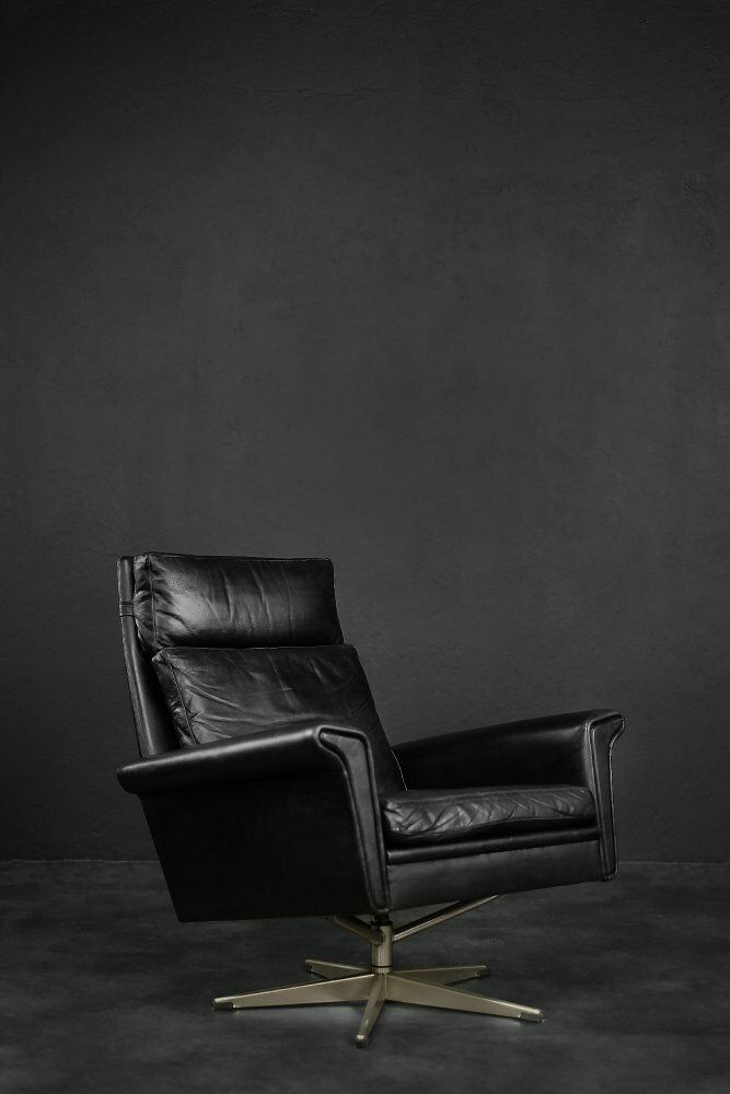 Mid Century Danish Modern Minimalist Zwartleren Draaifauteuil Van Georg Thams, Jaren 1960 photo Meubels