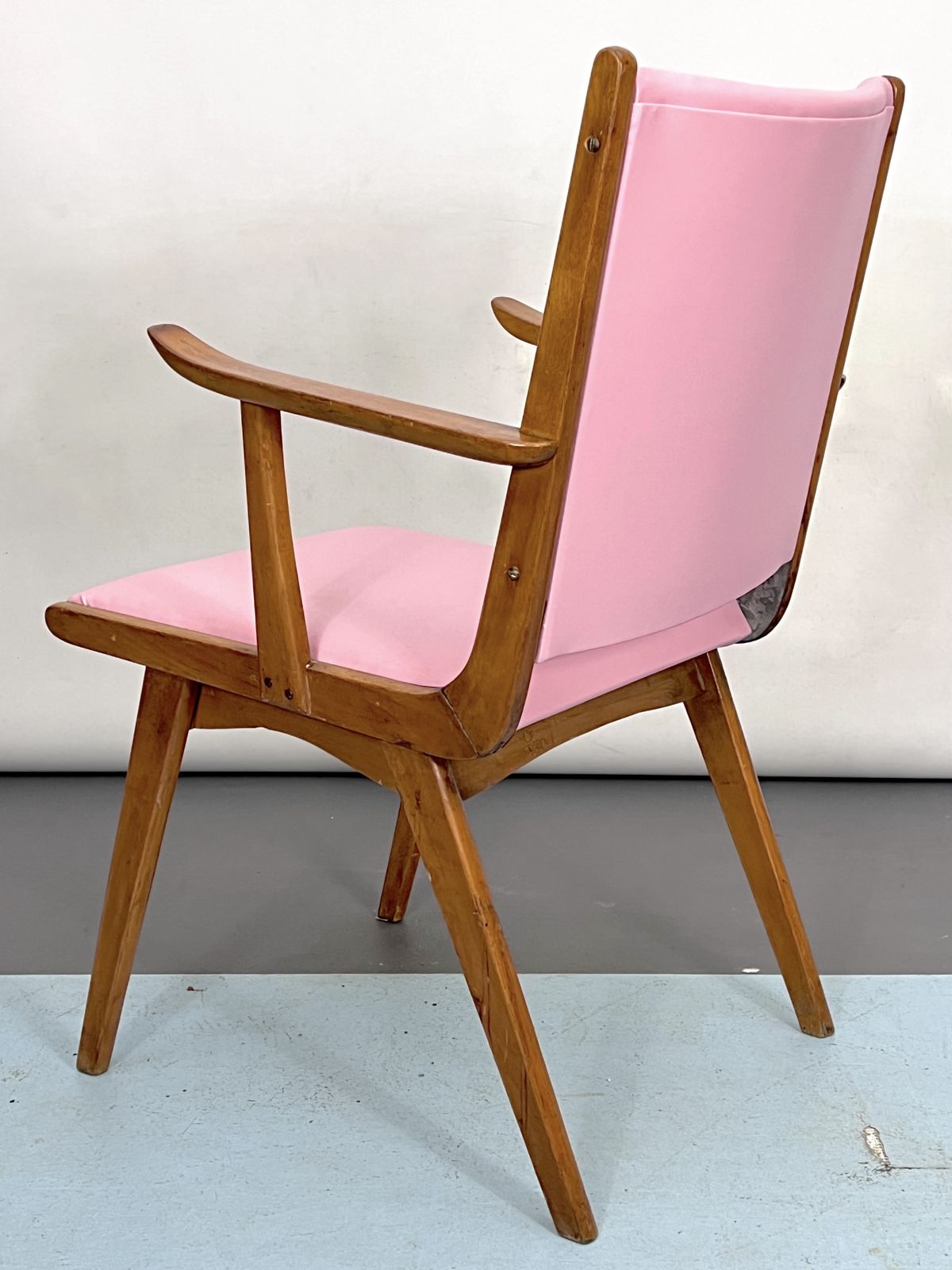 photo furniture Vintage Italian Wood Accent Chair In Pink Leatherette. Italy 1950s