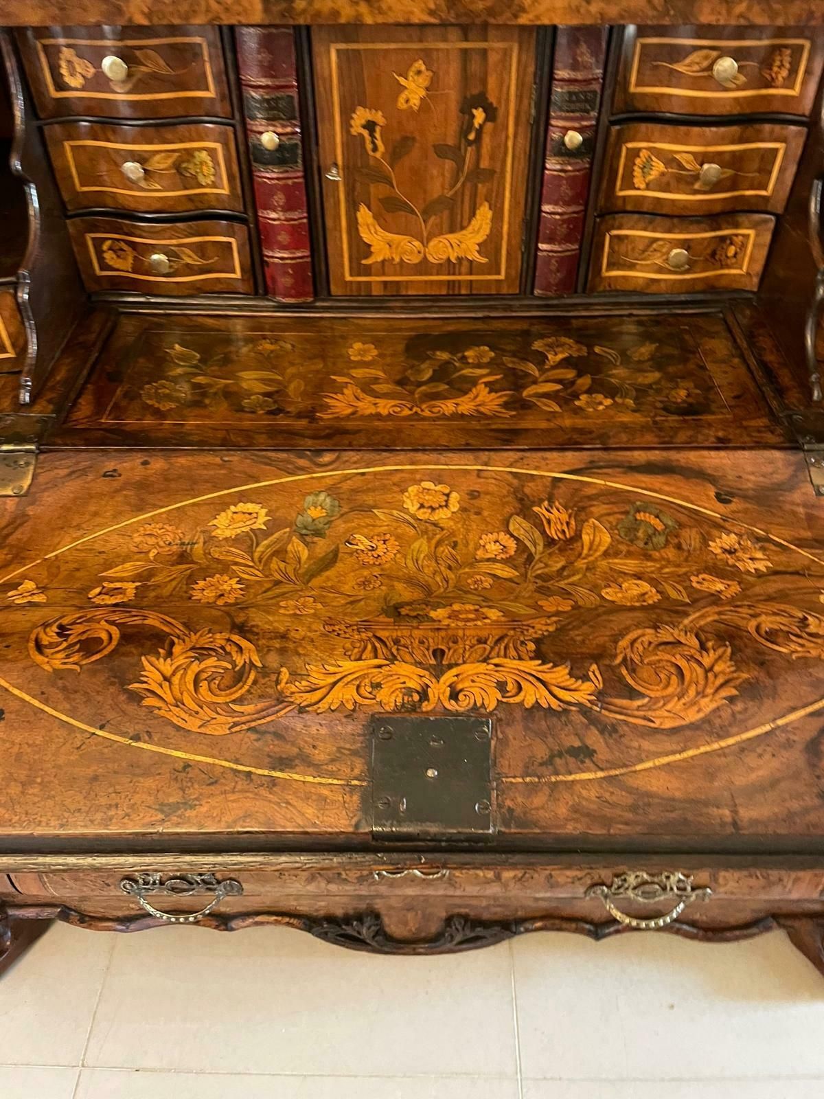 photo vintage Outstanding Quality 18th Century Antique Dutch Marquetry Inlaid Burr Walnut Bookcase