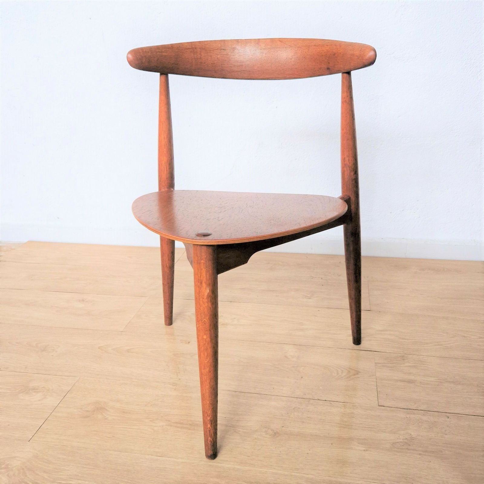 Mid Century Heart Chair By Hans Jorgen Wegner For Fritz Hansen photo furniture