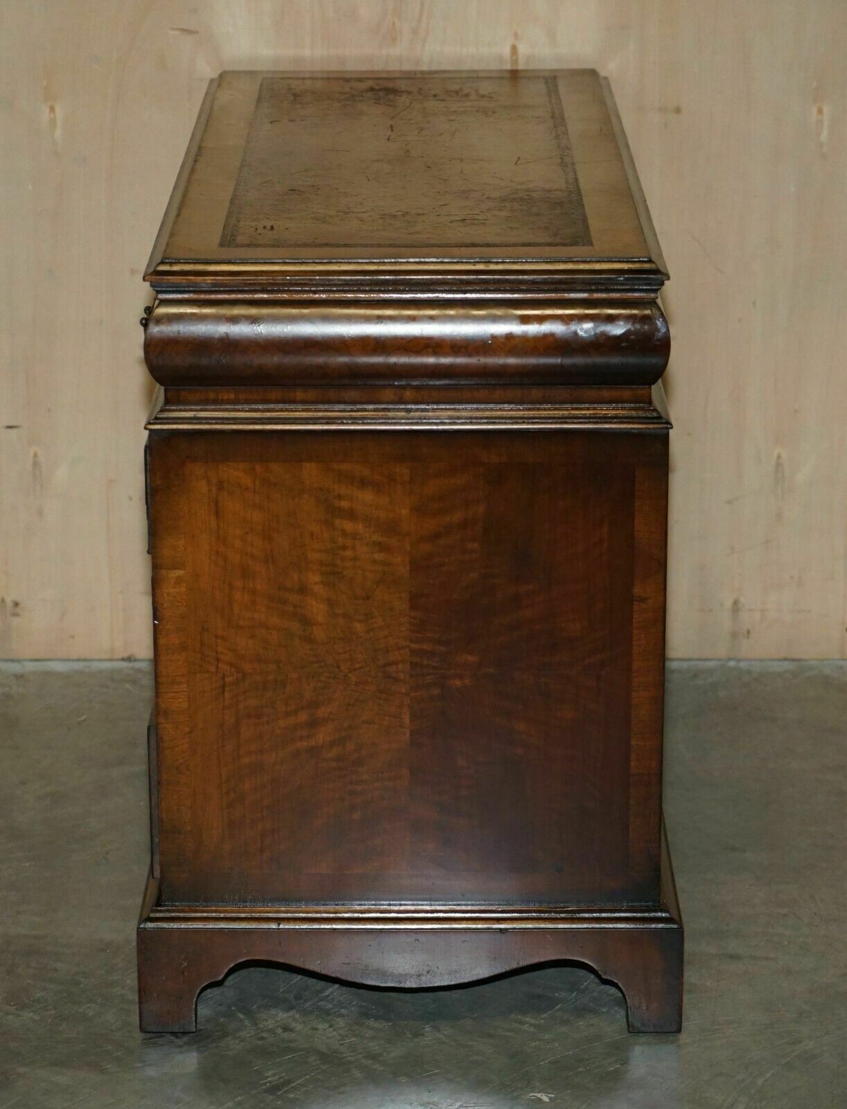 photo vintage Lovely Antique Victorian Burr Walnut Cushion Drawer Brown Leather Partner Desk