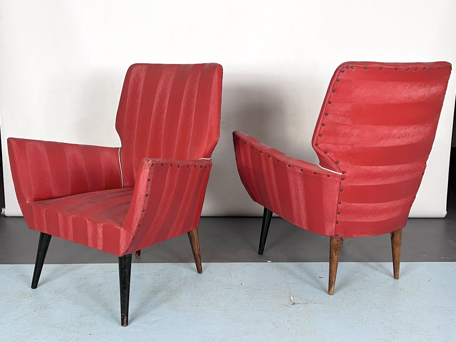 Mid Century Modern Pair Of Red Armchairs. Italy 1950s photo vinterior