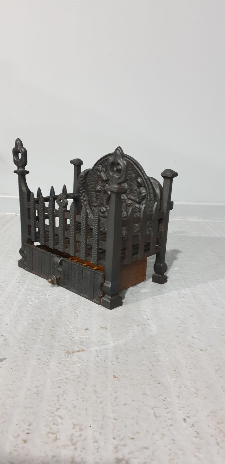 Cast Iron Grate Of Small Proportions photo 495.0