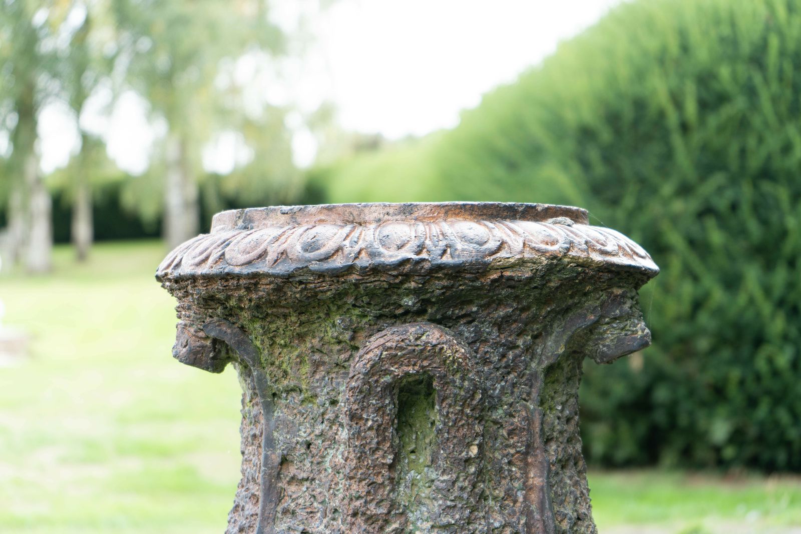 photo furniture Antique Faux Bois Garden Planter