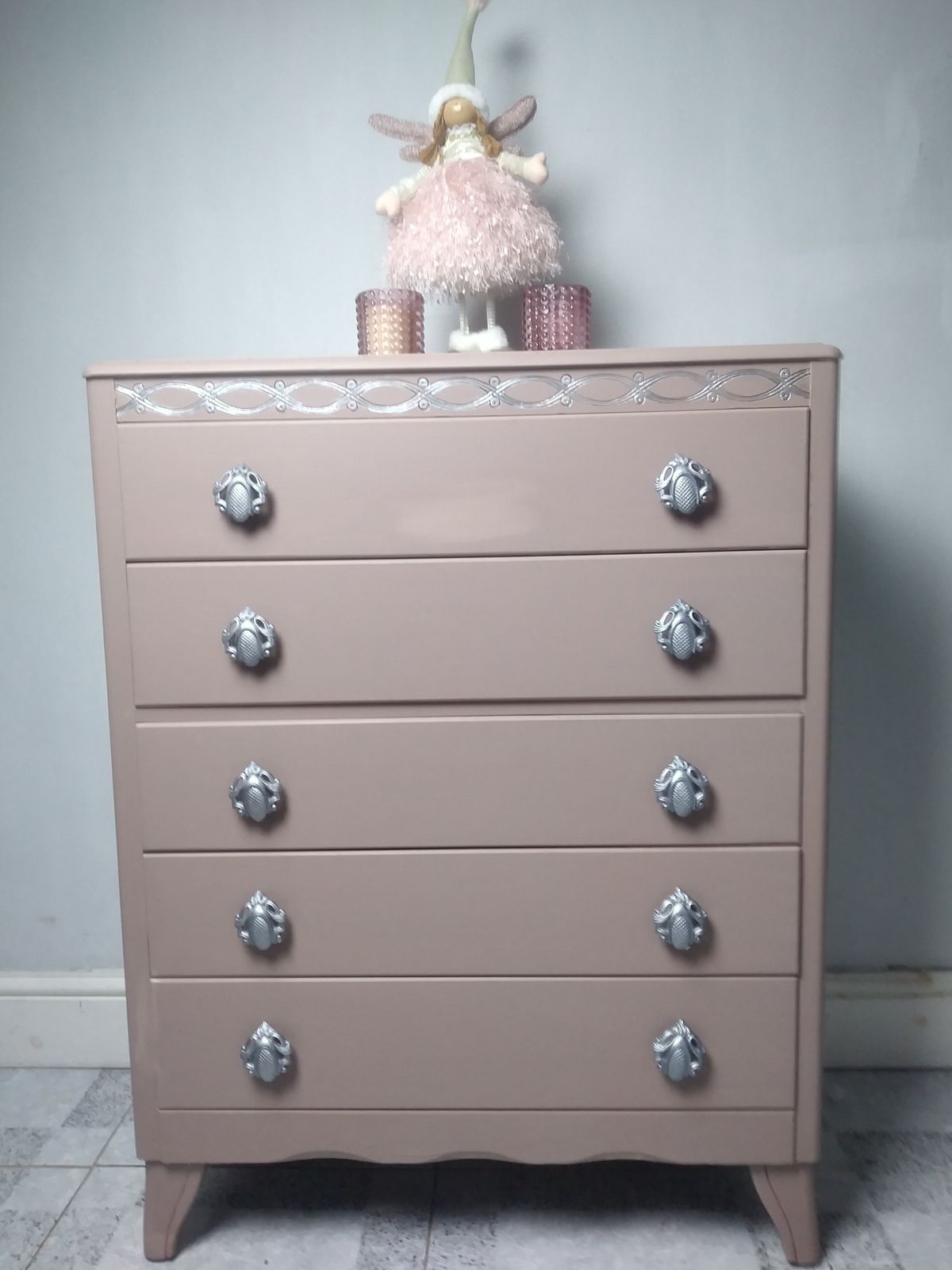 Stunning Harris Lebus Five Drawer Chest Hand Painted In Damask Original Handles And Carved Detail Finished In Silver