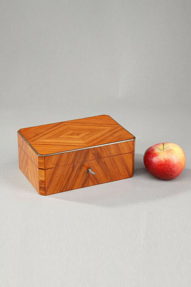 Sewing Box In Rosewood Veneer, Gold And Silver, Restoration Period photo for sale