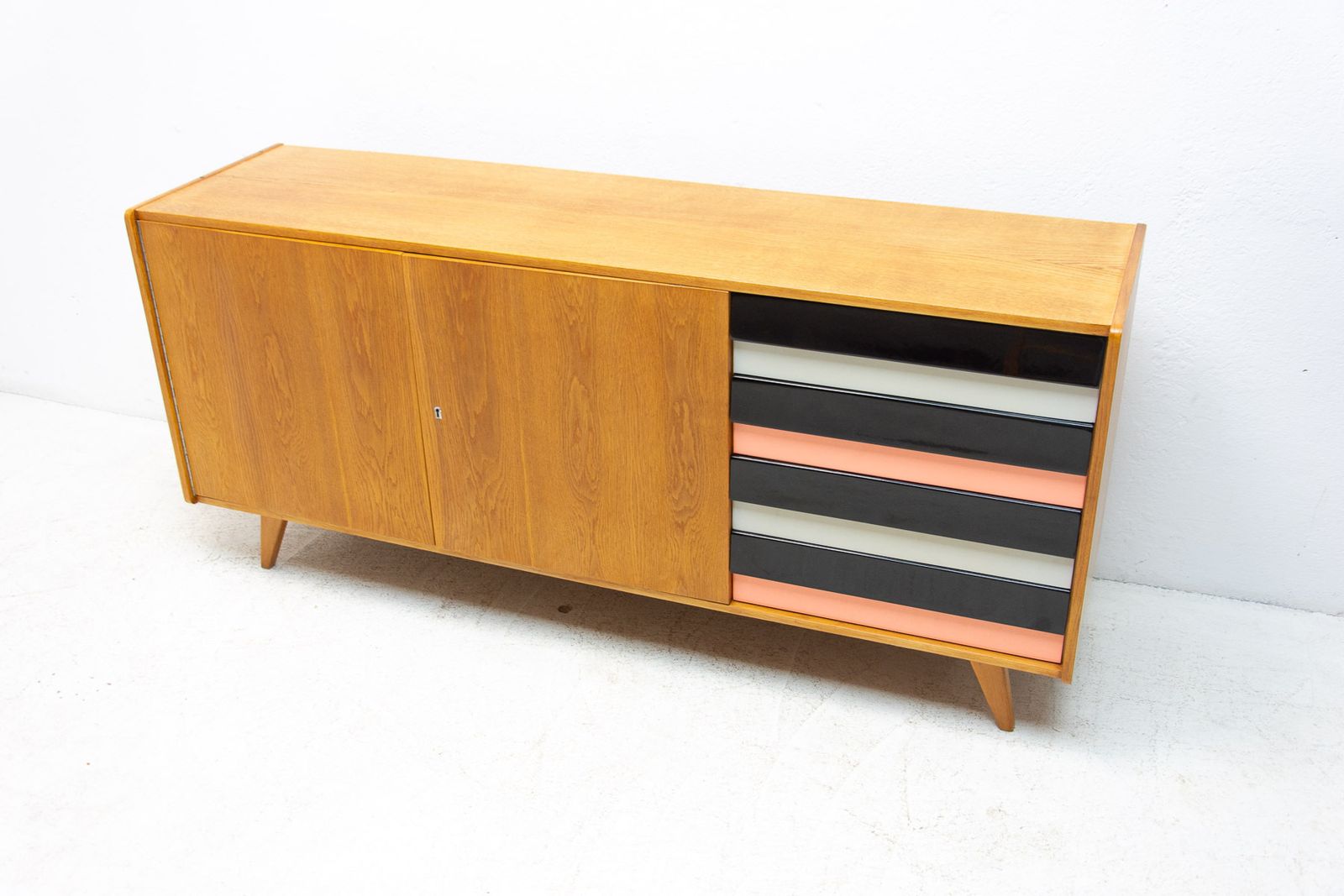 Mid Century U 460 Dressoir Van Jiří Jiroutek Voor Interiér Praha photo 1165.0