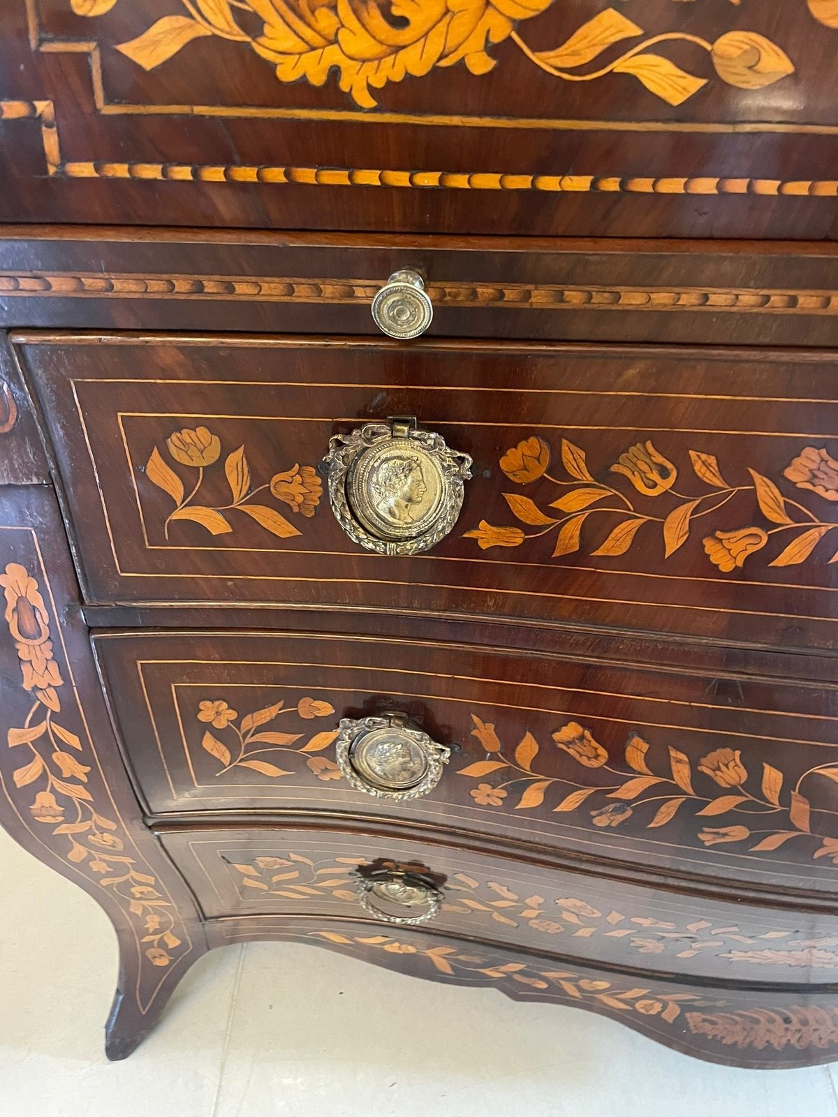 Antique 18th Century Quality Mahogany Floral Marquetry Inlaid Cylinder Bureau photo vinterior