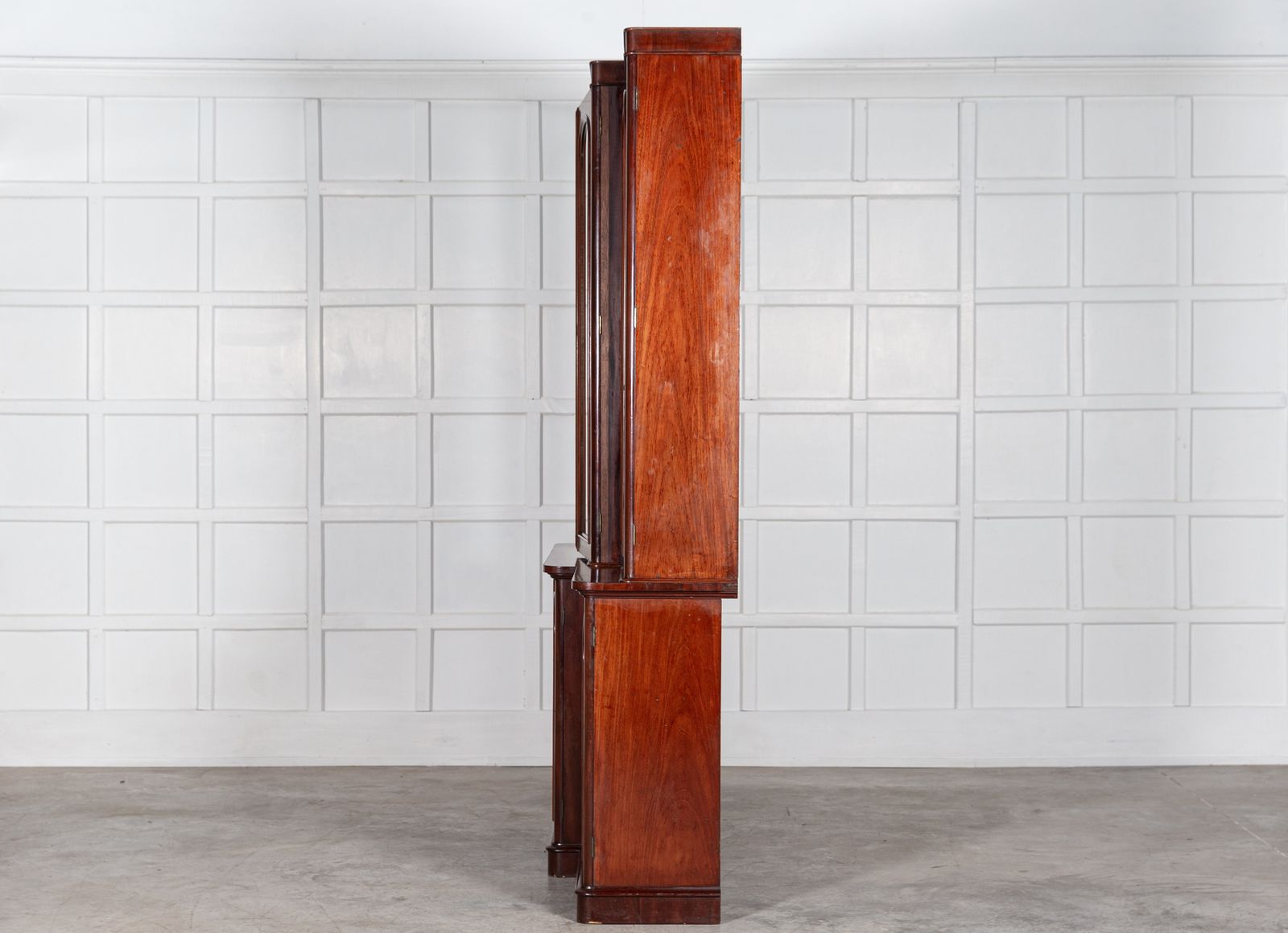 photo furniture Large 19thc English Mahogany Glazed Breakfront Bookcase