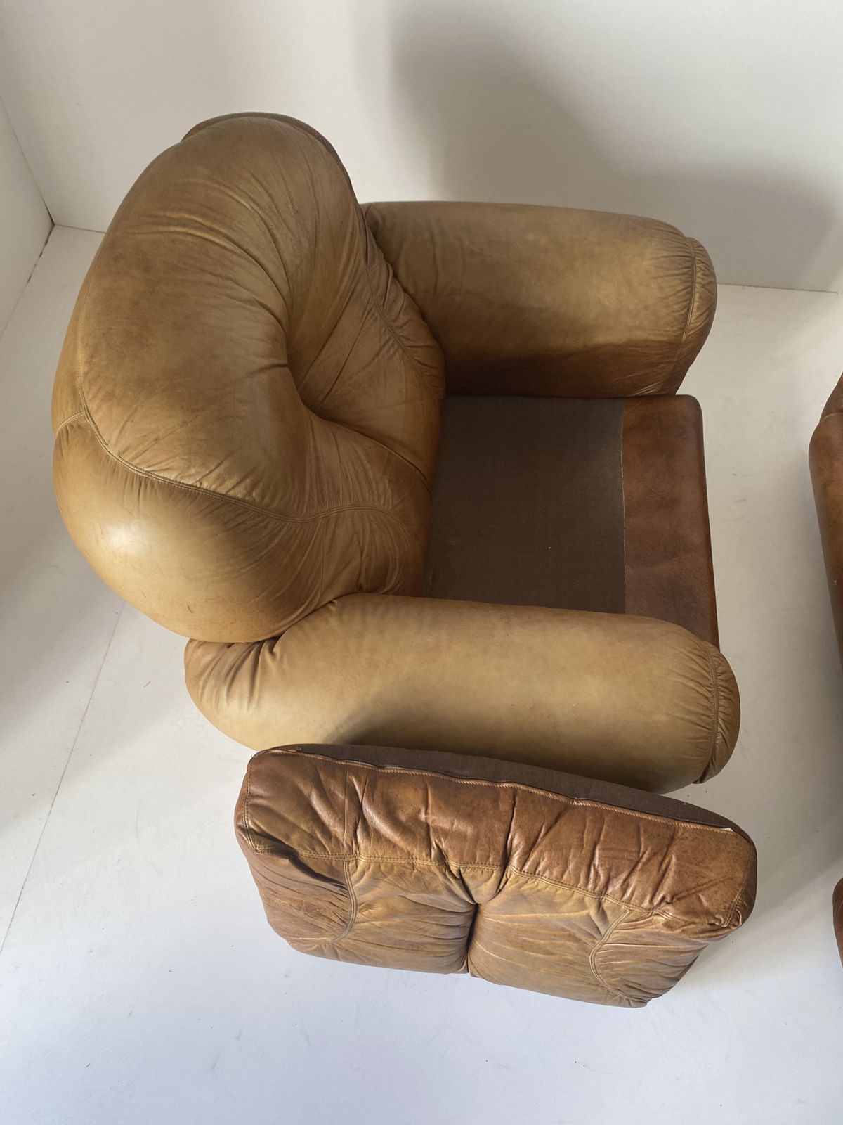 1970s Sapporo Style Cognac Leather Armchairs, Set Of Two photo vintage