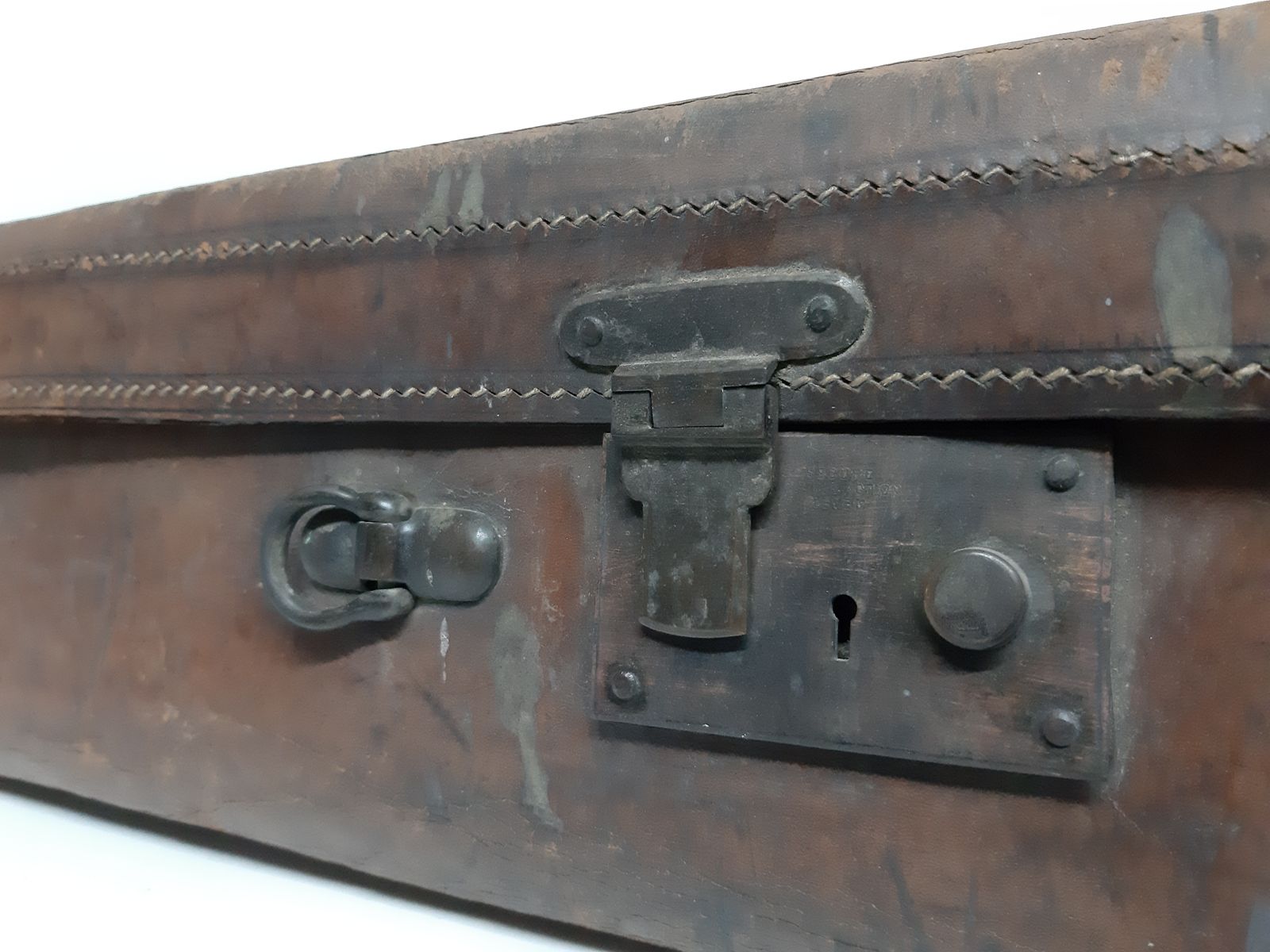 Vintage Brown Leather Travel Case photo vinterior