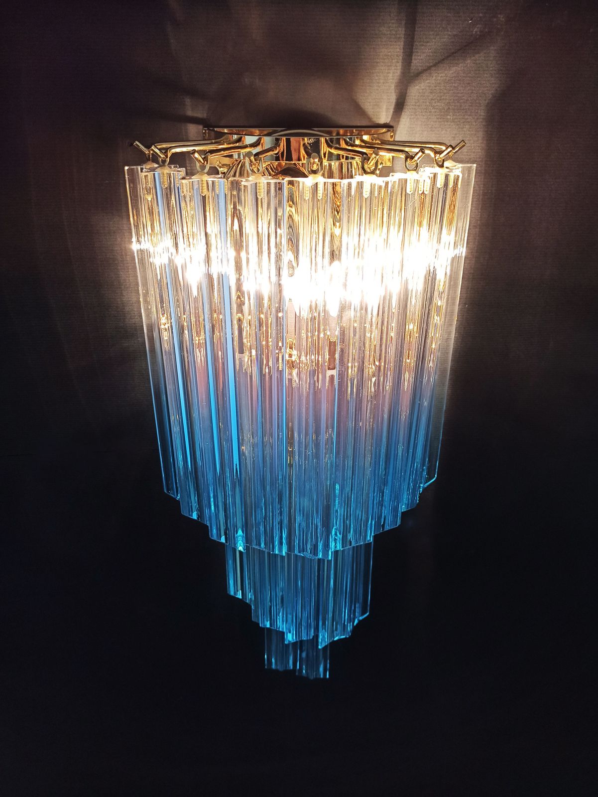 photo vintage Pair Of Vintage Murano Wall Sconce – 32 Quadriedri Trasparent And Blue Prism