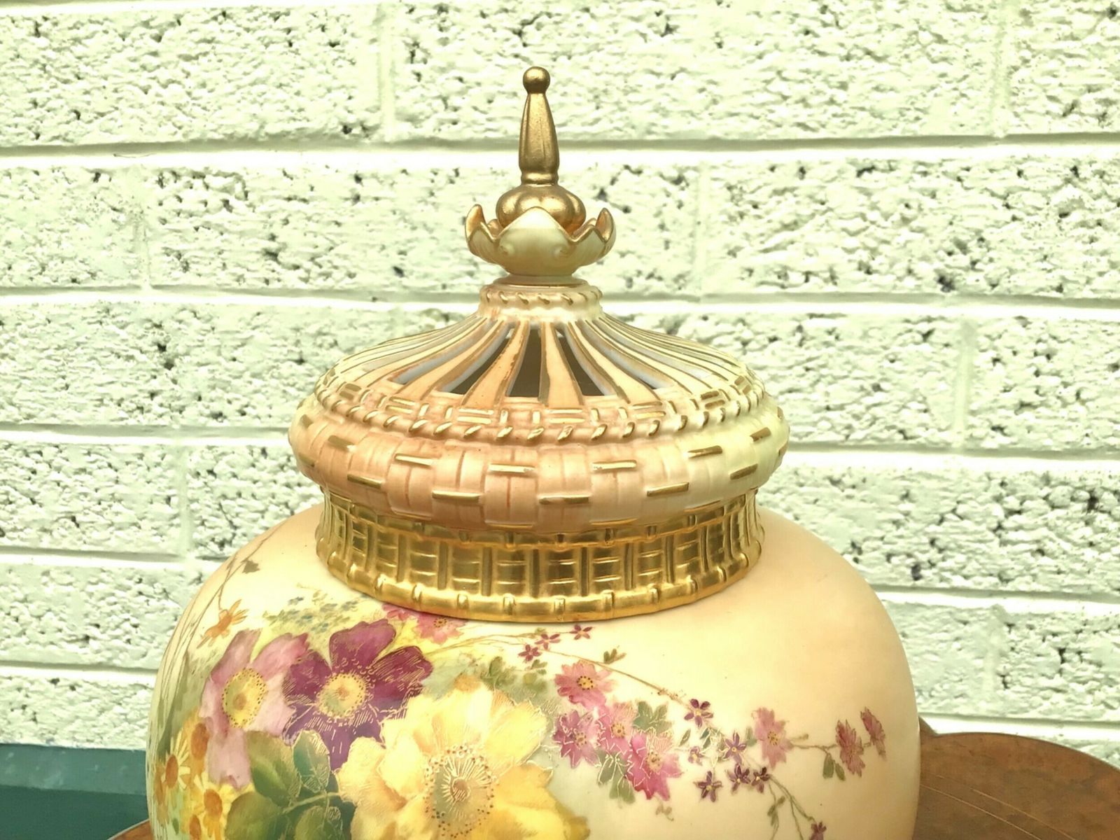 photo furniture Large Royal Worcester Blush Ivory Pot Pourri Vase