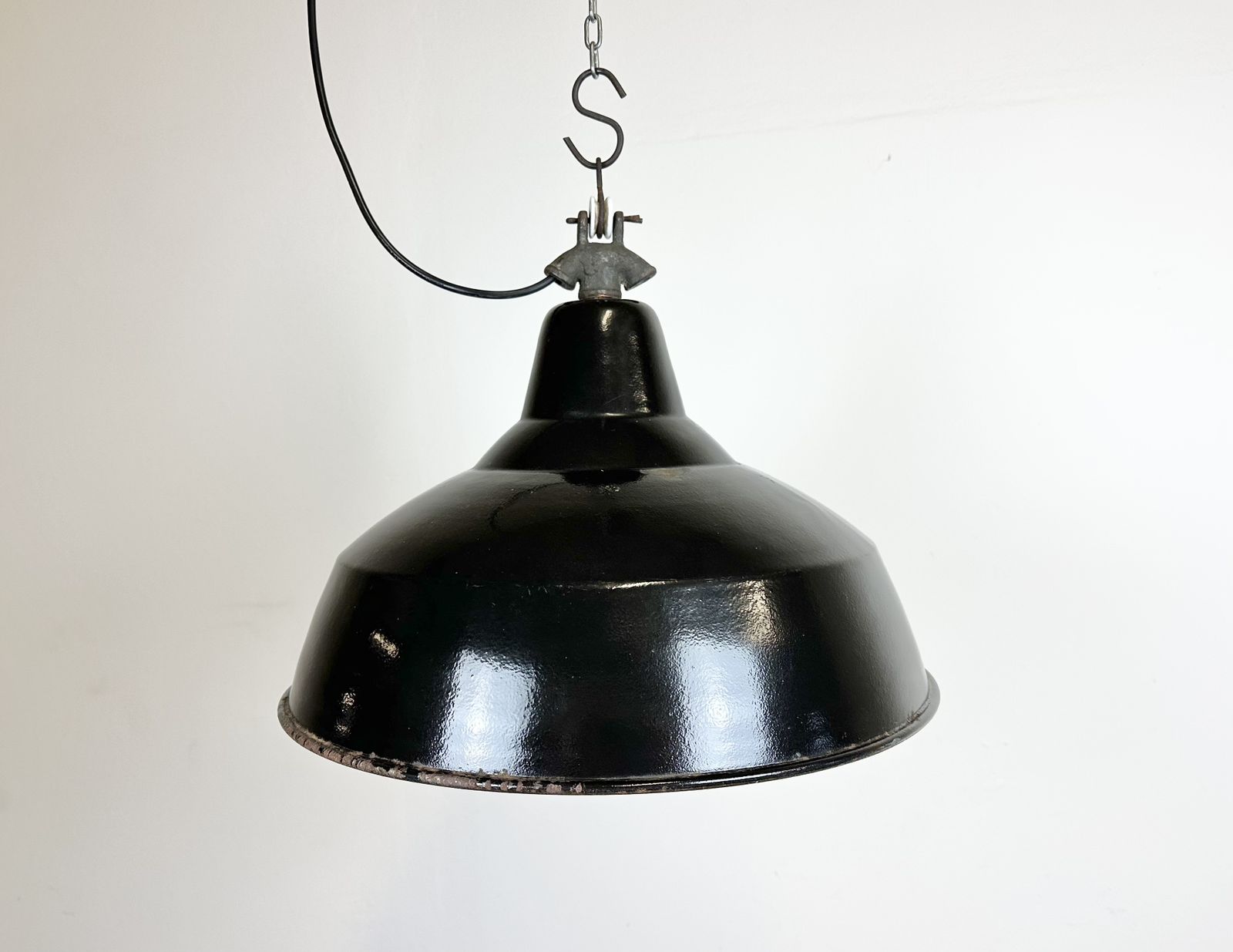 Industrial Black Enamel Factory Lamp With Cast Iron Top, 1950s photo buy