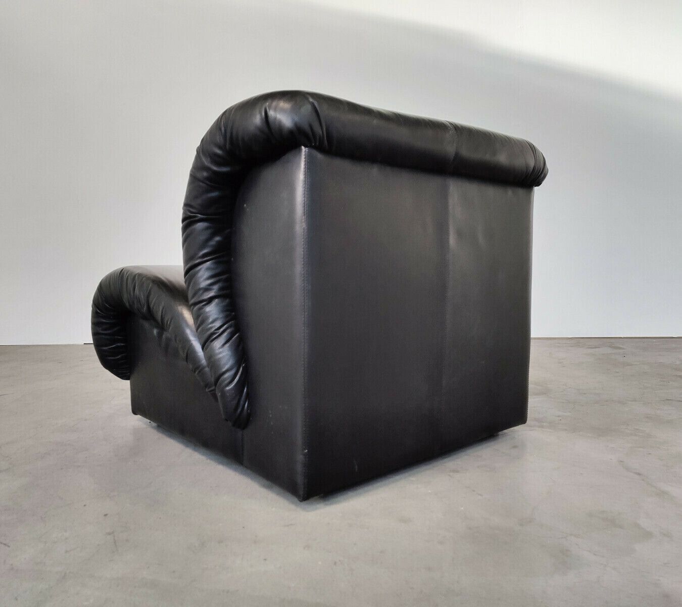 4720.0 Mid Century Modern Black Leather Modular Sofa By Doimo Salotti photo