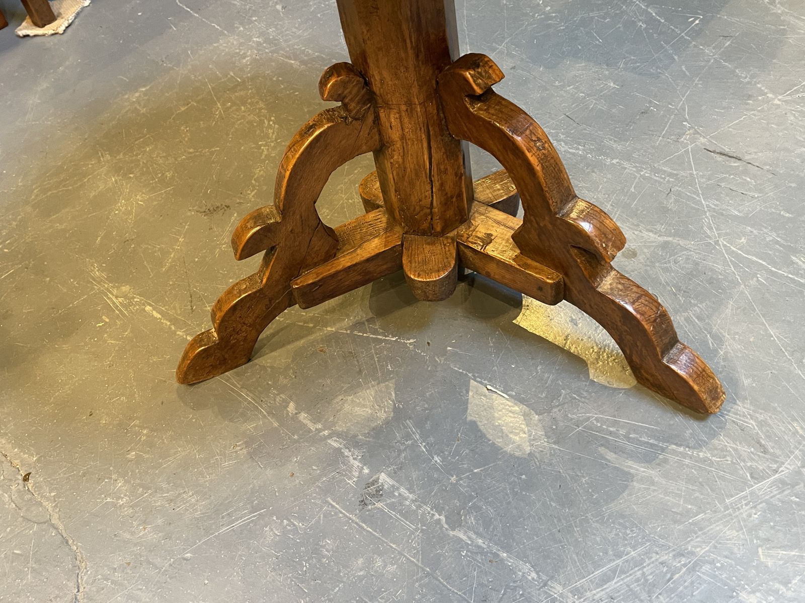 C18th Rustic Pine Pedestle Table photo 640.0