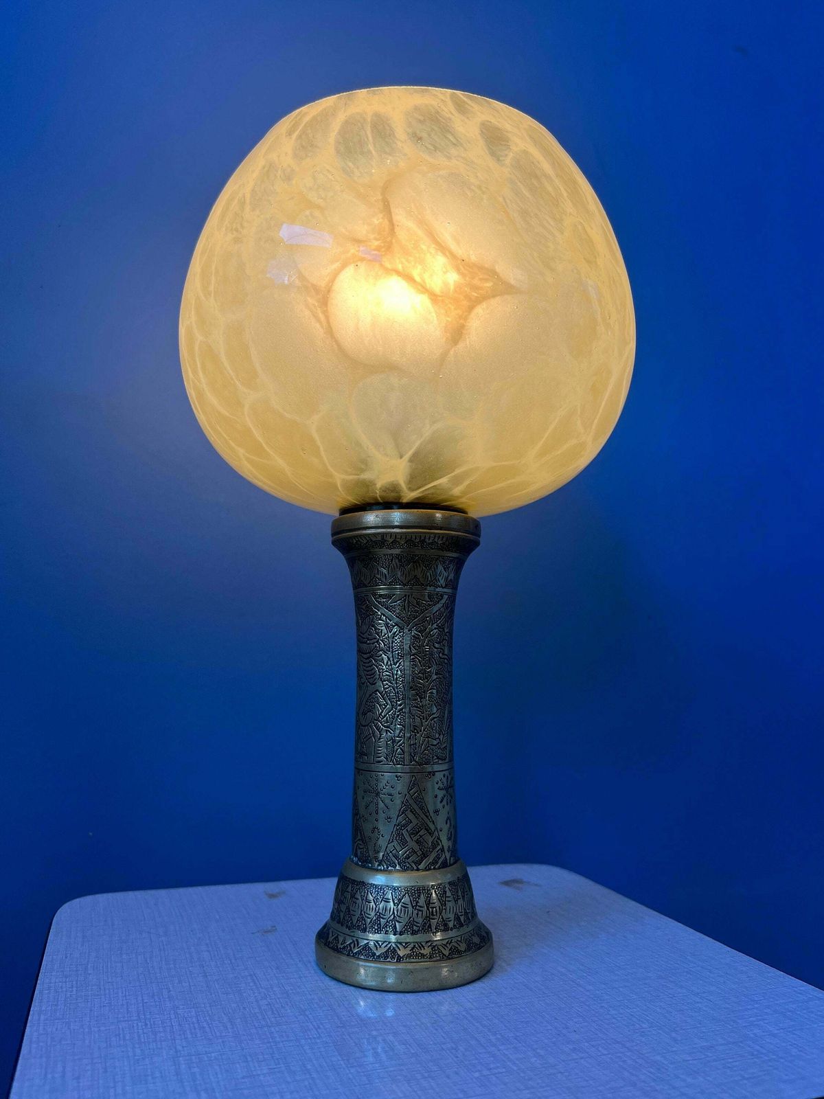 Antieke Art Deco Glazen Lamp Met Bronzen Voet photo Verlichting